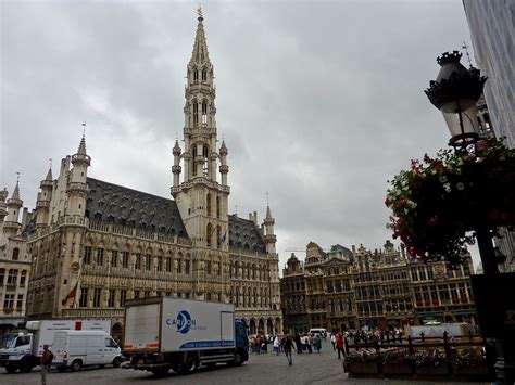 Brussels Town Hall | Wikipedia: en.wikipedia.org/wiki 