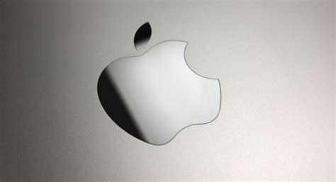 Light Up Apple Logo Macbook Pro