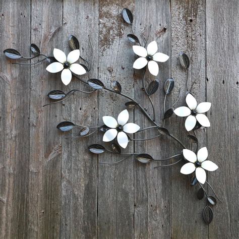 These outdoor wall art pieces are ready to hang and flaunt. Large 5 Flower Vine: Metal Wall Art Decor / Décor: With ...