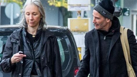 Friends with stahelski since their matrix days, the actor brought him the script for 2014's john wick. Keanu Reeves discovered shopping in Berlin with her friend ...