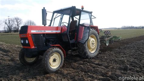 The company has historically been linked to warsaw, and the company has strong historic roots regarding polish tractor production history. Foto traktor Ursus 902 #723625 - Galeria rolnicza agrofoto