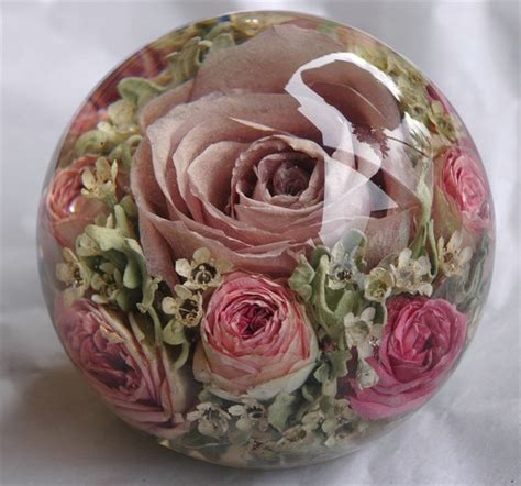 Dried flowers in resin how to make a nice desktop ornaments with resin and dried flowers material list: #TrendTuesday: Unique ways to preserve your bridal bouquet ...