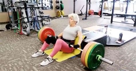 This 73 Year Old Woman Is A Fitness Influencer With More Than 500000 Followers In 2020 Old
