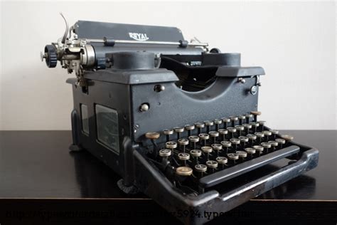 Azlan & the typewriter kelibat si penyair, released 17 december 2010 1. 1920 Royal 10 on the Typewriter Database