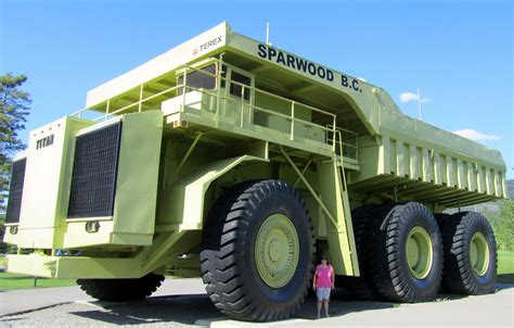 Cath In Canada Biggest Dump Truck In The World