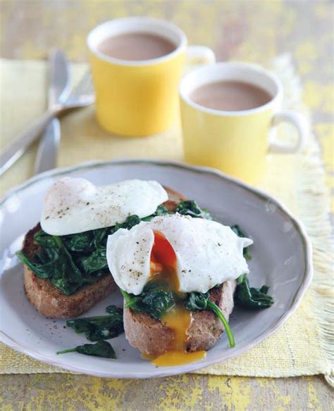Healthy Breakfast Recipes Poached Eggs And Spinach And Strawberry