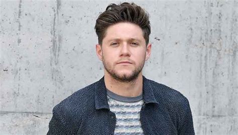 Niall Horan Returns To Twitter After Foot Injury