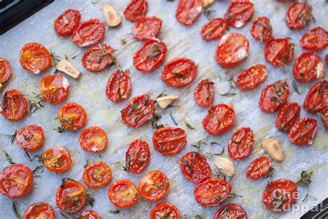 Pomodorini confit, una ricetta di facile preparazione e molto versatile. Ricetta: come fare i Pomodorini Confit o pomodorini ...