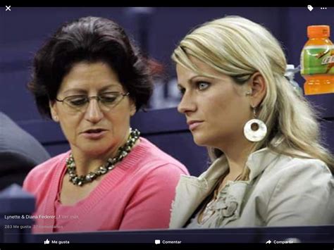 Roger federer and his wife welcomed twin girls back in 2009, and now they have a set of twin boys to match. Idea by Penni Bremner on Roger Federer | Roger federer ...