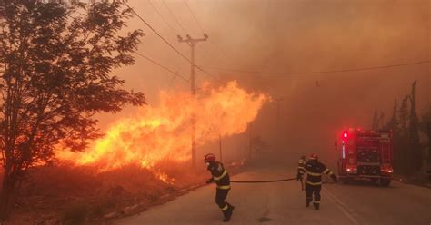 Video Foto Incendiu Uria N Apropiere De Atena Pompierii Rom Ni Lupt Cu Fl C Rile Al Turi
