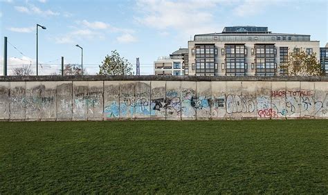 15 Fun Interesting Facts About The Berlin Wall