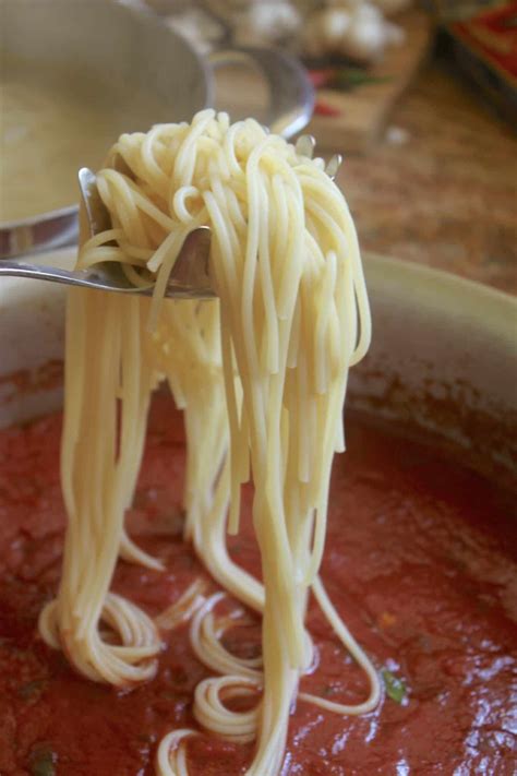 Authentic Quick Italian Tomato Sauce For Pasta Christina S Cucina
