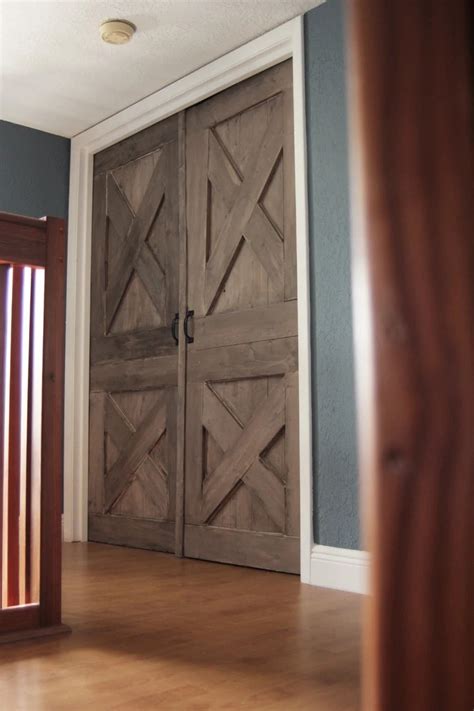 10 Rustic Interior Barn Doors Decoomo