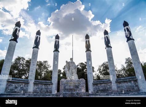Monumento A Los Héroes De Los Niños El Bosque De Chapultepec Parque