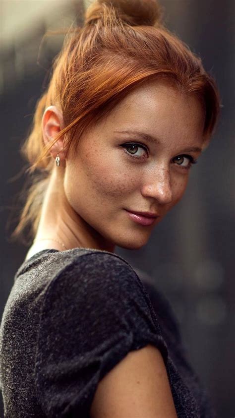 ༺♥༻black In Back༺♥༻ Beautiful Red Hair Gorgeous Redhead Beautiful Eyes Beautiful Women