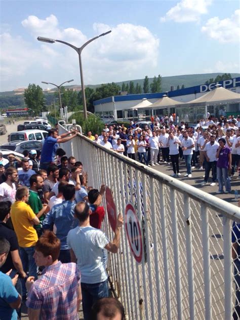Bursa da işçiler ayağa kalktı Bursa Haberleri Bölge Haberleri