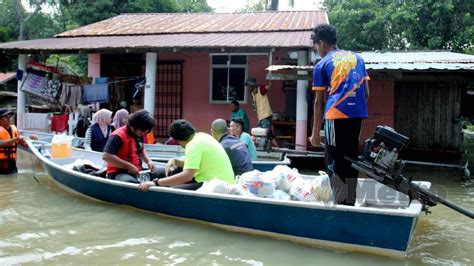 Bersama Bantu Mangsa Banjir Agong Harian Metro