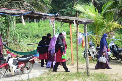 Jika anda dalam masa hamil dan akan melakukan ziarah. Isteri MB Luangkan Masa Bersama Penduduk - Teganukita.net