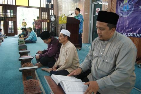 Majlis daerah kuala penyu merupakan sebuah pihak berkuasa tempatan yang diberi kuasa di bawah ordinan kerajaan tempatan 1961, untuk memberikan perkhidmatan kepada penduduk pekan kuala penyu dan pekan menumbok serta kawasan dalam perkadaran majlis. UNIT PENDIDIKAN ISLAM PPD KMY: MAJLIS KHATAM AL-QURAN ...