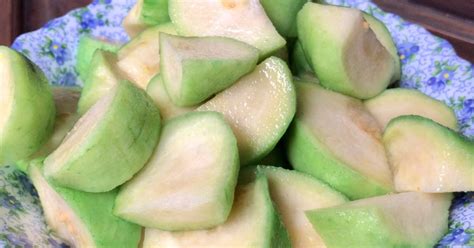 Jambu kristal bersihkan dan potong2 sesuai selera•gula aren•gula pasir (sesuai selera)•cabe rawit (sesuai selera)•bawang putih•garam•jeruk nipis (sesuai selera)•terasi bakar. 15 resep asinan buah thailand enak dan sederhana ala ...