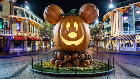 Make The Iconic Main Street Usa Mickey Pumpkin Right At Home