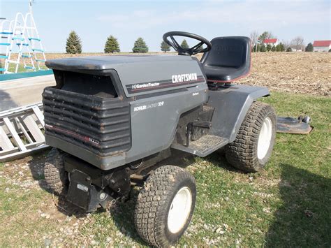 A Gray Craftsman Hd 2 Lawn And Garden Tractor Garden Tractor Tractor