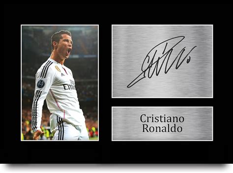 Photomontage Real Madrid Avec Autographe De Cristiano Ronaldo Au Format