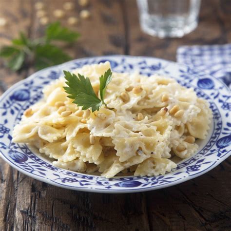 Farfalle Pasta In Garlic Parmesan Cream Sauce Recipe Pasta Com