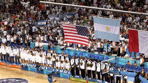 La selección argentina de básquet sufrió una durísima derrota en los cuartos de final de los juegos olímpicos de tokio 2020. 5 momentos del Oro del básquet en Atenas 2004 | #Paco