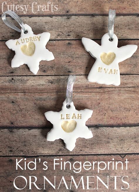 Some lovely quick and easy christmas gifts and christmas decorations that your kids can make. Kid's Fingerprint Handmade Christmas Ornaments - Cutesy Crafts