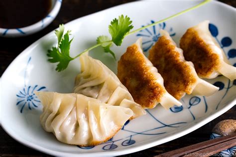 Stir in the boiling water using a for the gyoza skin,turn out the dough onto a lightly floured work surface and knead for five minutes. Gyoza Recipe 餃子(ぎょうざ) • Just One Cookbook