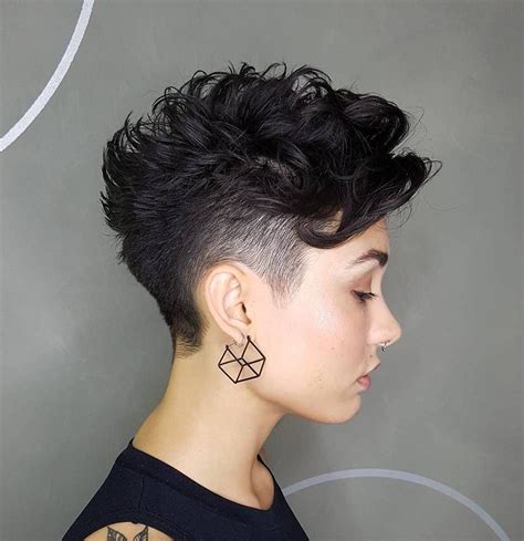 Very short pixie cuts for curly hair, it gives you length for the preliminary however keeps the edges short and clean. Pin on Hair