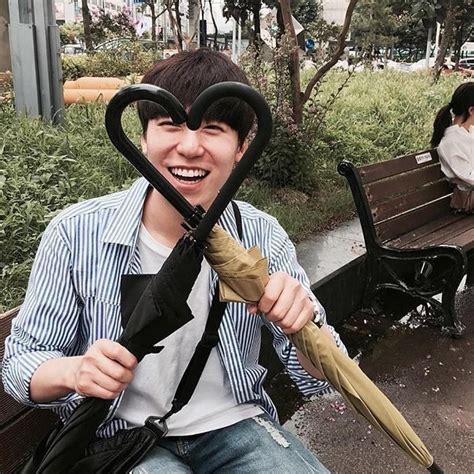 See a recent post on tumblr from @jaehyuneybuns about keonhee. Keonhee