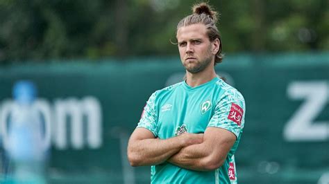 Get the latest werder bremen news, scores, stats, standings, rumors, and more from espn. Werder Bremen-Wirbel! Clan-Mitglied fährt Niclas Füllkrug ...