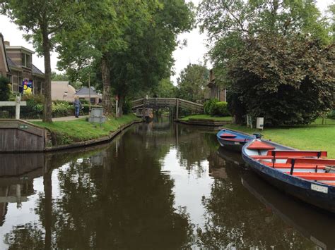The second way to meet giethoorn is a walk on the wooden bridges or renting a bike.this beautiful village is located in the northwestern province overijssel, in the central part of the netherlands. Giethoorn Village (Venice of the North) - Overijssel ...