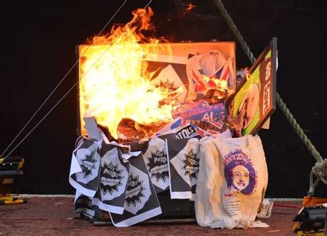 watch moment vivienne westwood s son torches £10m pound sex pistols collection on boat in middle