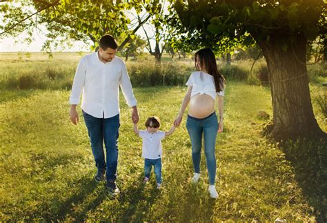 Fotografía De Embarazo En El Campo Fotos De Familia En Toledo