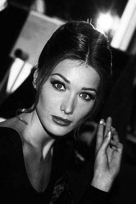 Carla bruni in 1997, carla quit the world of fashion to dedicate her life to her music. duneve: Carla Bruni, early 90s (con immagini) | Carla ...