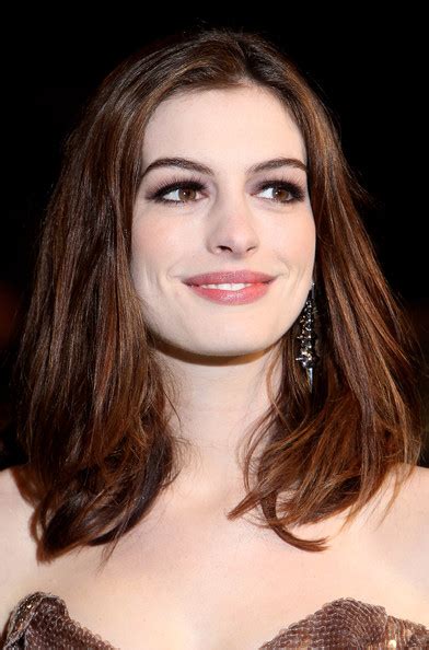 Hairstyle Review And Pictures Anne Hathaway Hair Styles