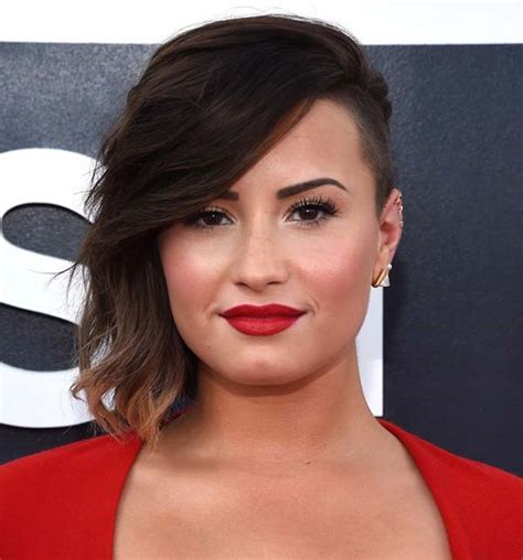 Long pixie for thick wavy hair short hair for a chubby face flatters when it's cut into a long pixie. Stylish short hairstyles for chubby face | Cinefog