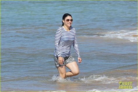 Julia Louis Dreyfus Shows Off Great Beach Body At 53 Photo 3268994