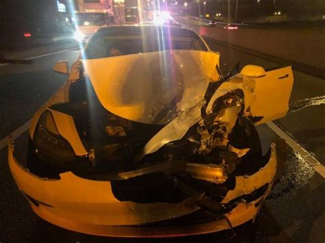 Autopilot Tesla Crashes Into Police Car Silicon Uk Tech News