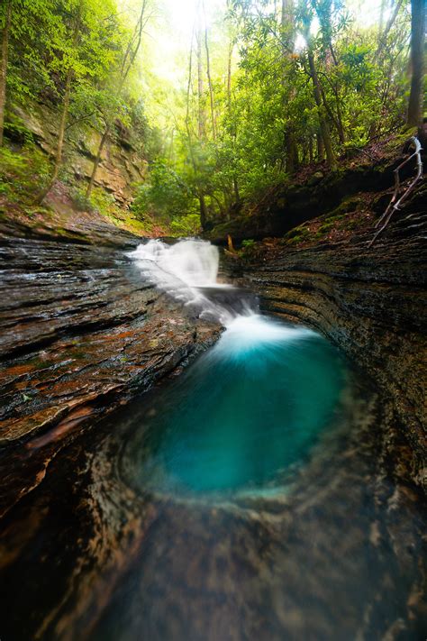 A Complete Guide to Hiking The Devil’s Bathtub, Virginia