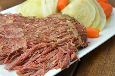 Whole30 instant pot corned beef and cabbage, a quick and delicious (paleo, and gluten free) dinner. Instant Pot Corned Beef and Cabbage - I Don't Have Time ...