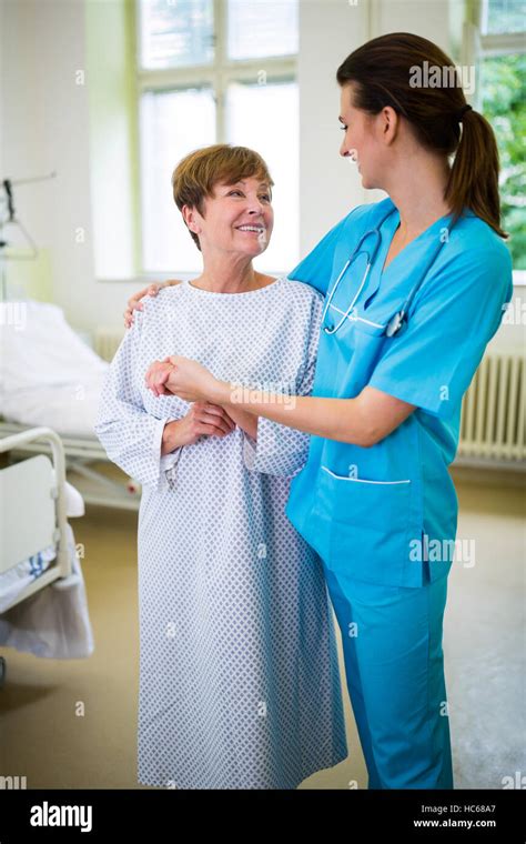 Nurse Elderly Ward Hi Res Stock Photography And Images Alamy