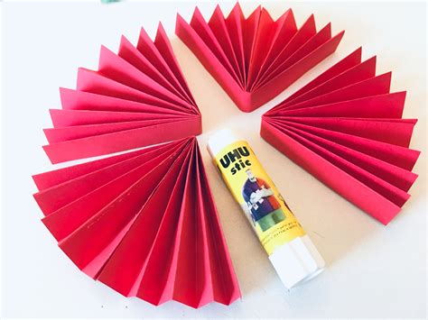 In europa und nordamerika feiert man den herbst mit kürbisse und die kinder verwandeln schöne. Orden aus Papier basteln - Basteln für Muttertag | Der ...