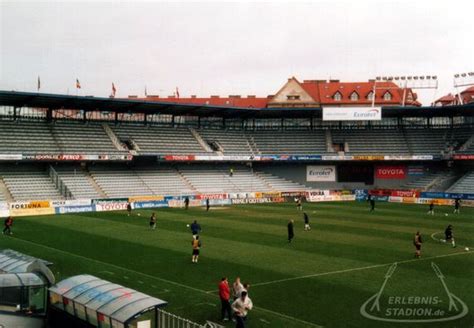 Pokud chcete vidět poloprázdné tribuny, jděte na letnou. Fotos Generali Arena, Praha | Stadien | Erlebnis-Stadion ...