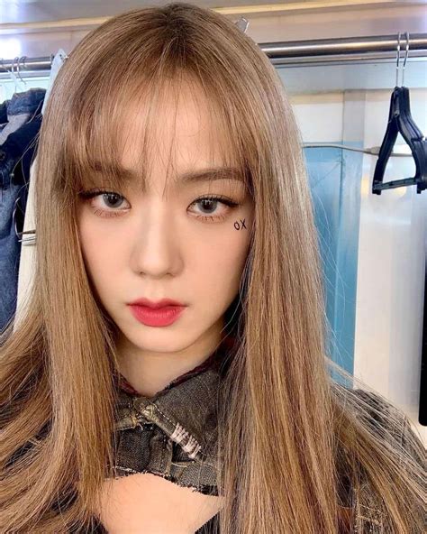 Blackpink’s Jisoo Just Dyed Her Hair Blonde And Fan Edits Have Come To Life Leading Kpop Stars