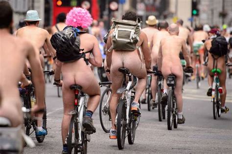 Des Cyclistes NUS Roulent Dans Les Rues De Londres Pour Protester Contre La Pollution Des