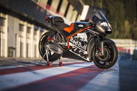 Ktm has put one of its rc16 factory motogp weapons up for sale, in a post on facebook which has got fans seriously excited. 2017 KTM RC16 Officially Debuts - Asphalt & Rubber